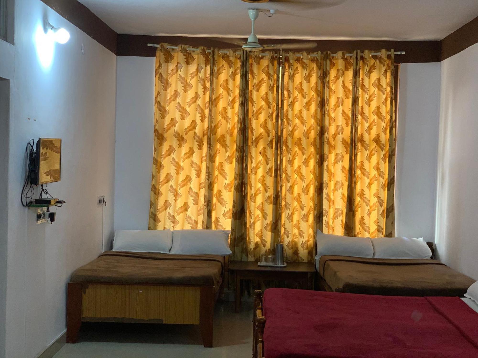 Hotel Caveri Inn Madikeri Exterior photo