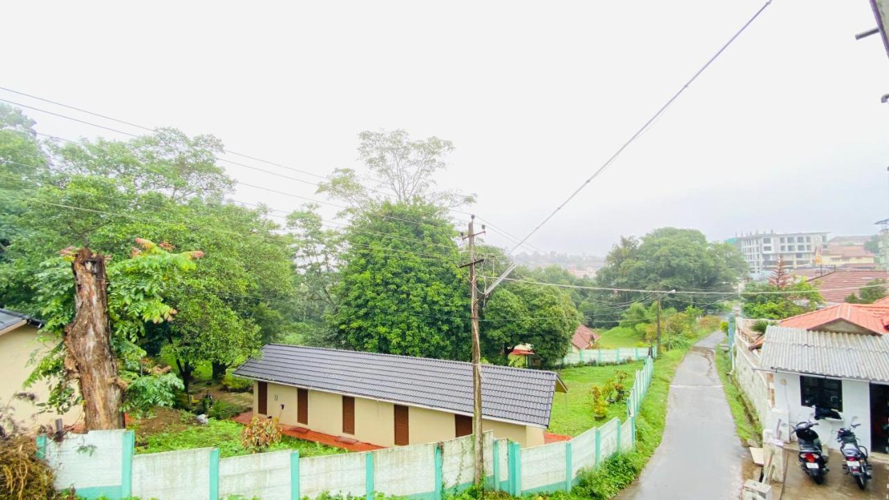 Hotel Caveri Inn Madikeri Exterior photo