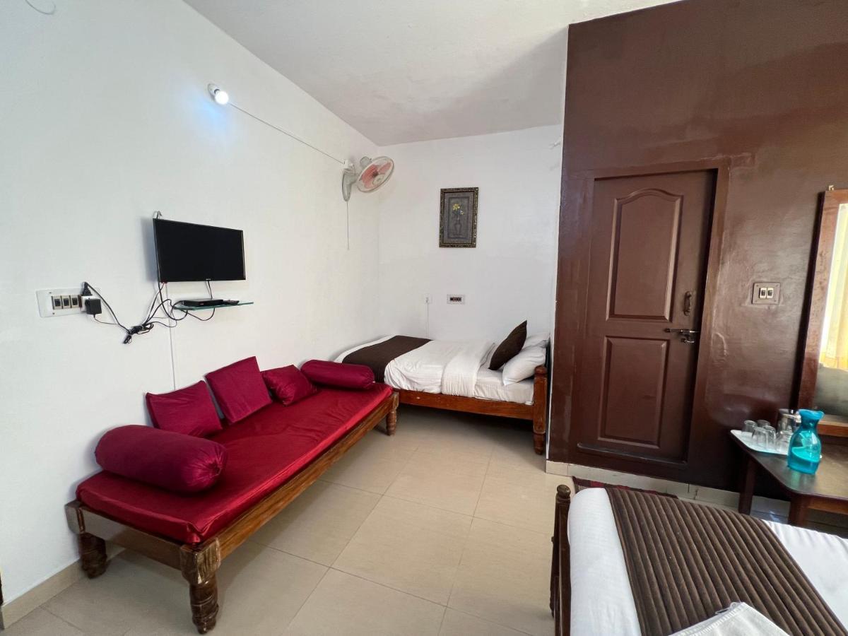 Hotel Caveri Inn Madikeri Exterior photo