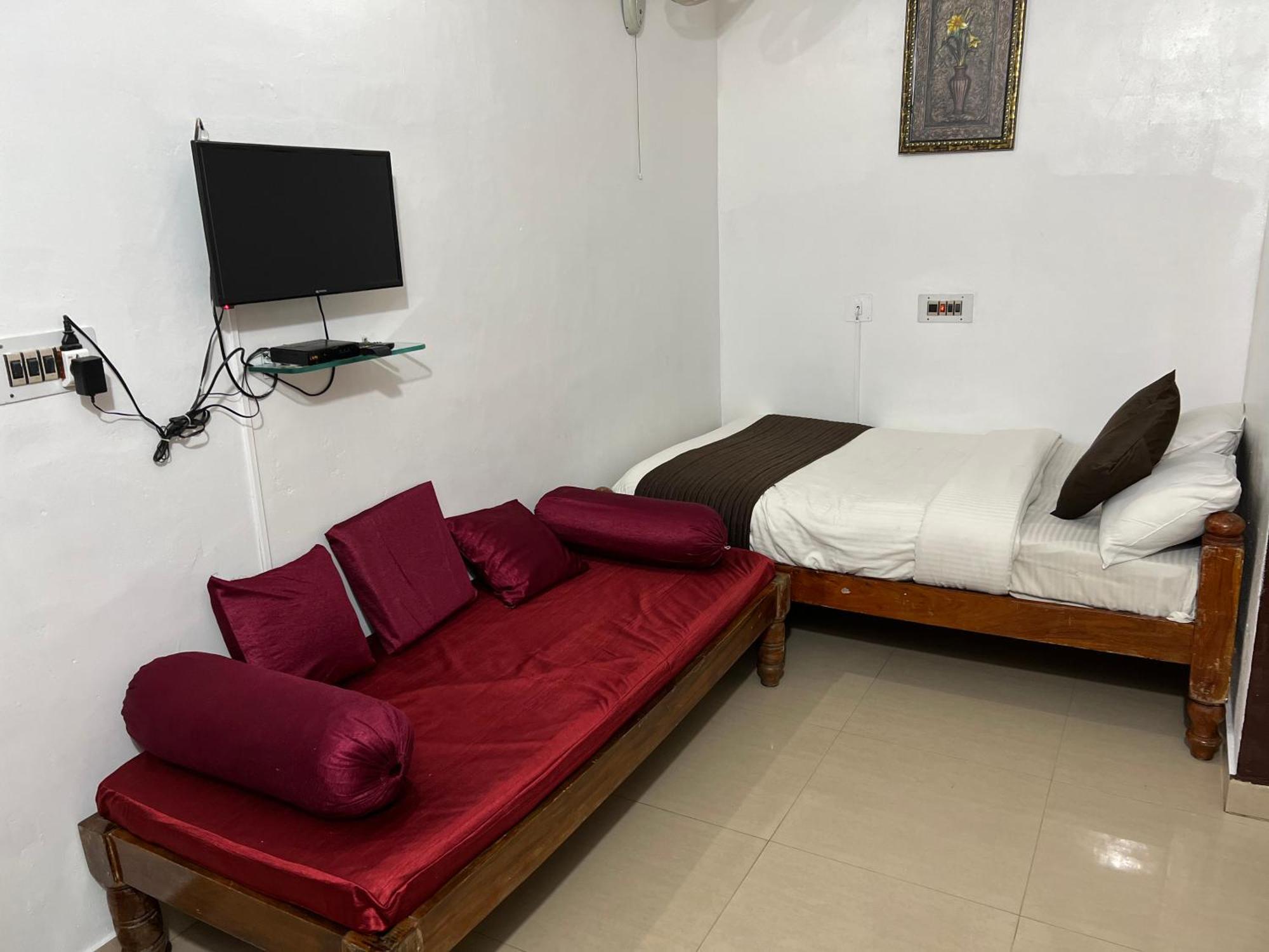 Hotel Caveri Inn Madikeri Exterior photo