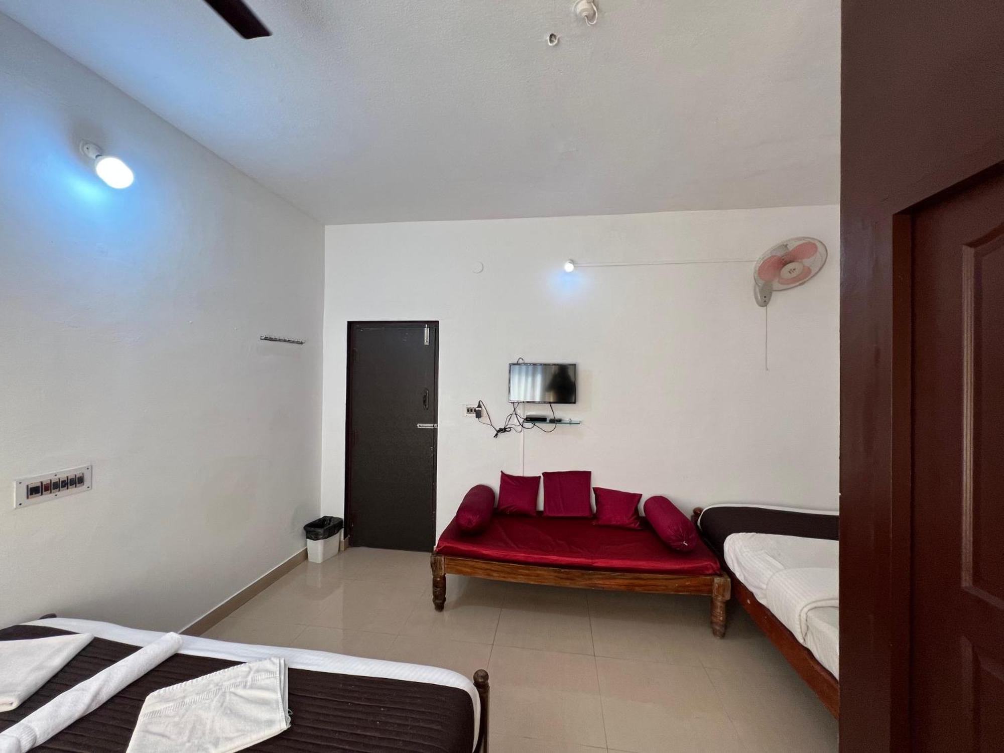 Hotel Caveri Inn Madikeri Exterior photo