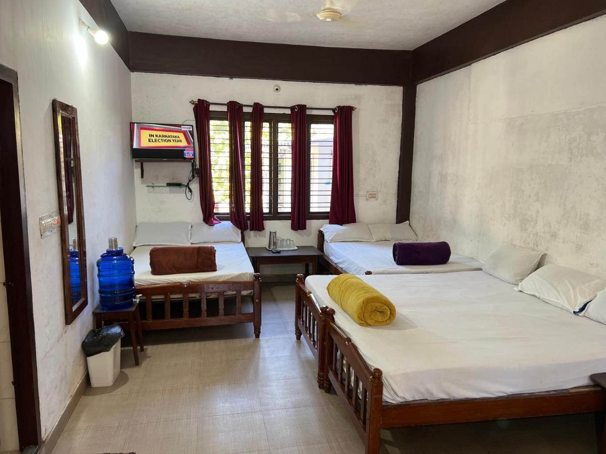 Hotel Caveri Inn Madikeri Exterior photo