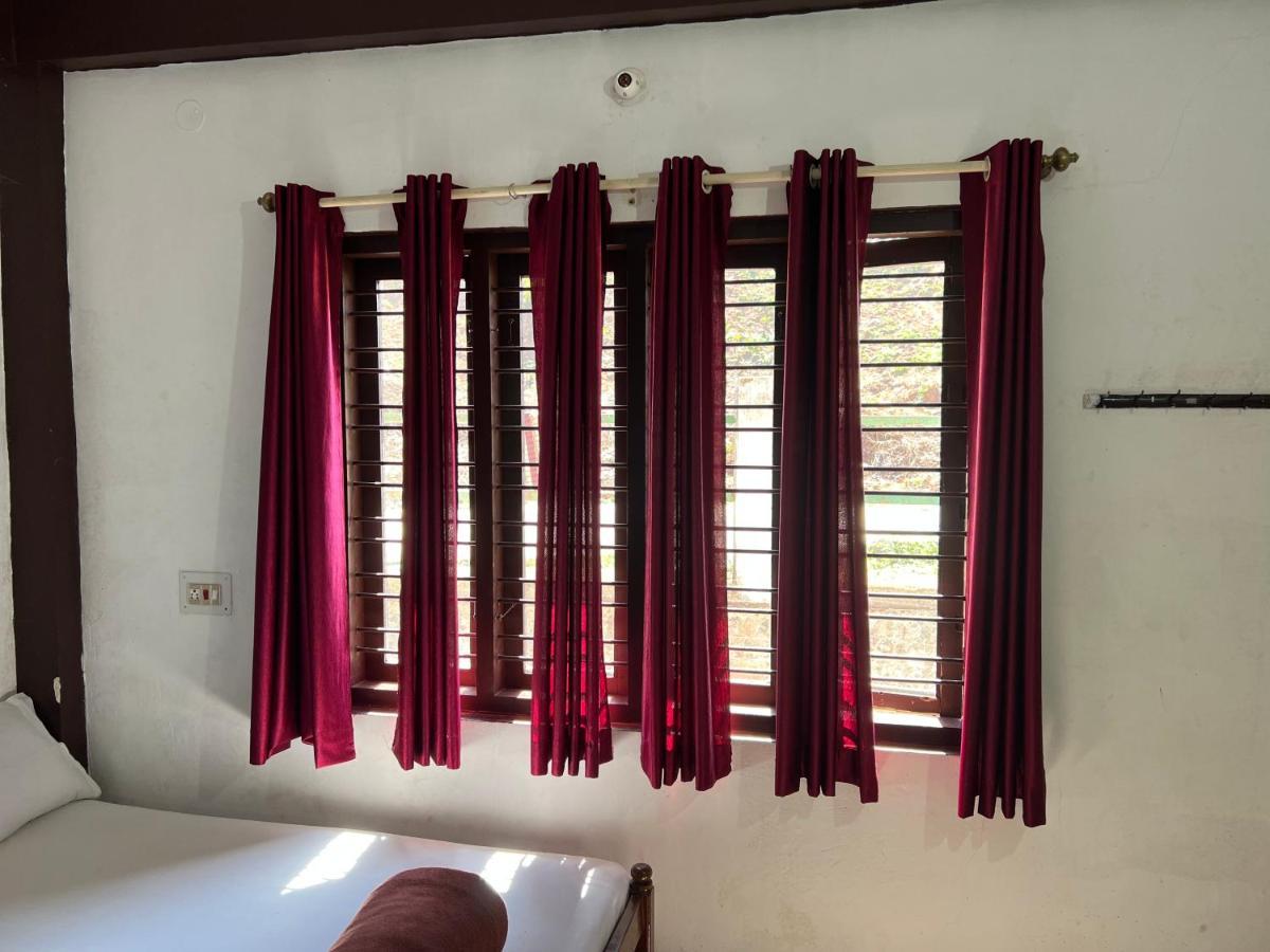 Hotel Caveri Inn Madikeri Exterior photo