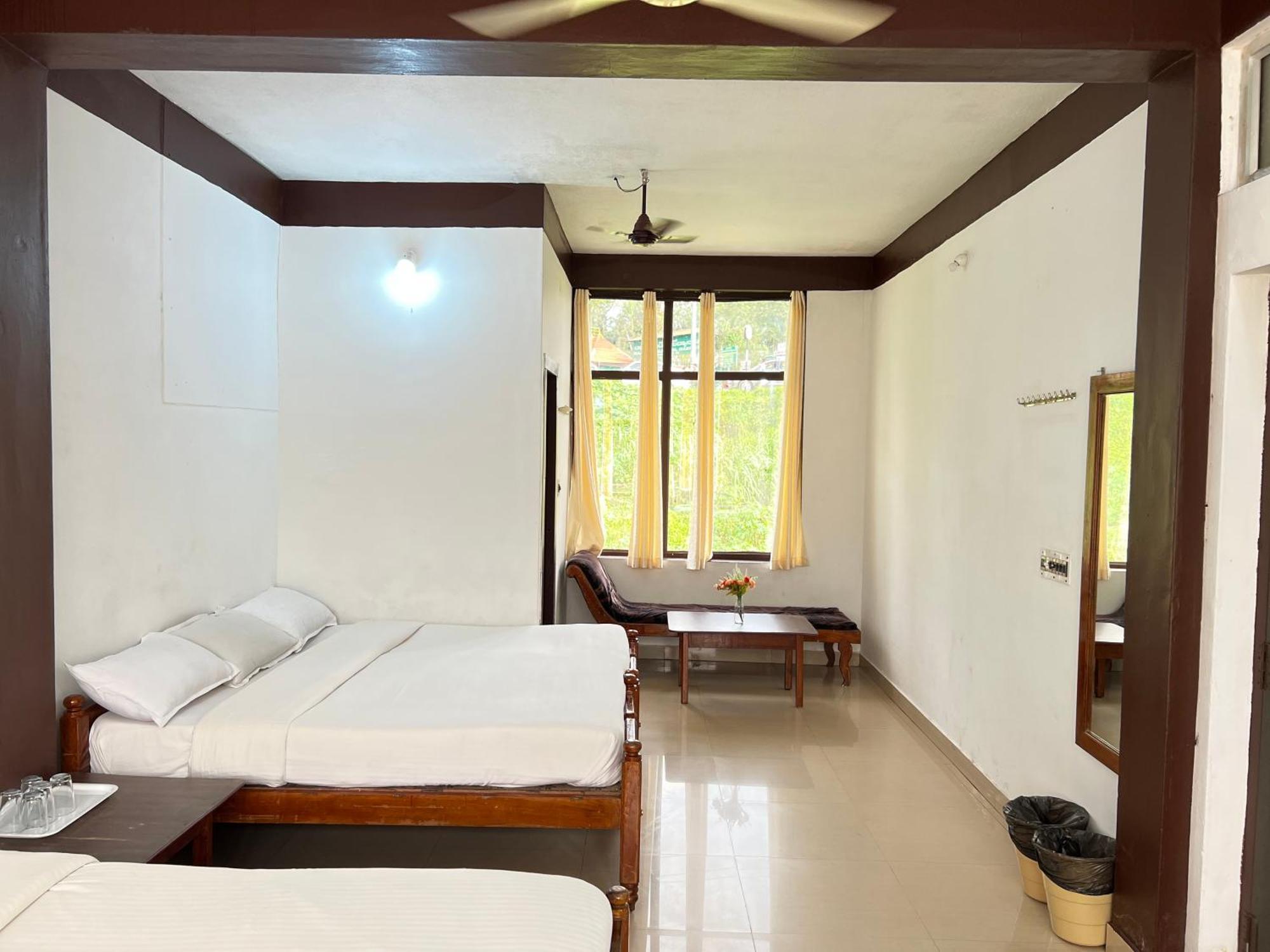 Hotel Caveri Inn Madikeri Exterior photo