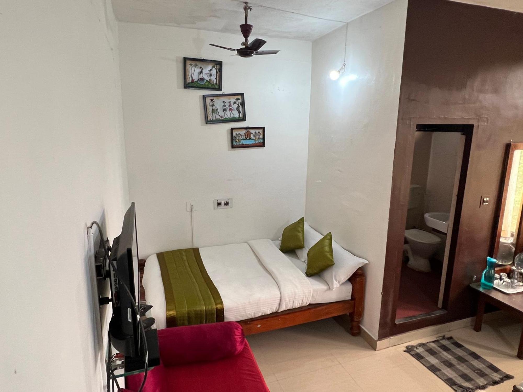 Hotel Caveri Inn Madikeri Exterior photo